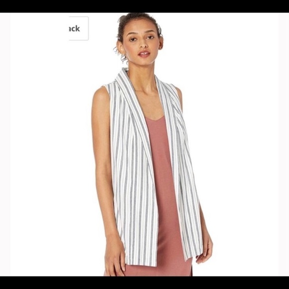 cupcakes & cashmere Jackets & Blazers - Cupcakes and Cashmere open sleeveless striped vest Size M